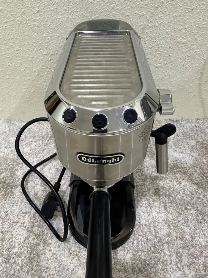 ماكينة تحضير الإسبريسو والكابتشينو ديلونجي ديديكا EC685. 1