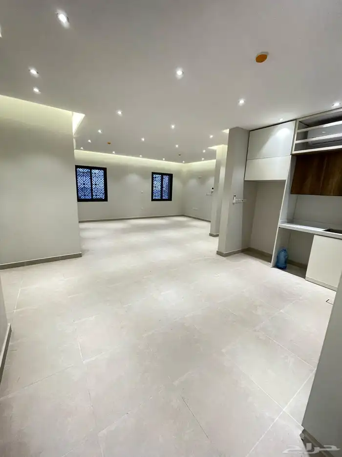 شقة للبيع في حي العارض المساحة 156 م موجرة 10