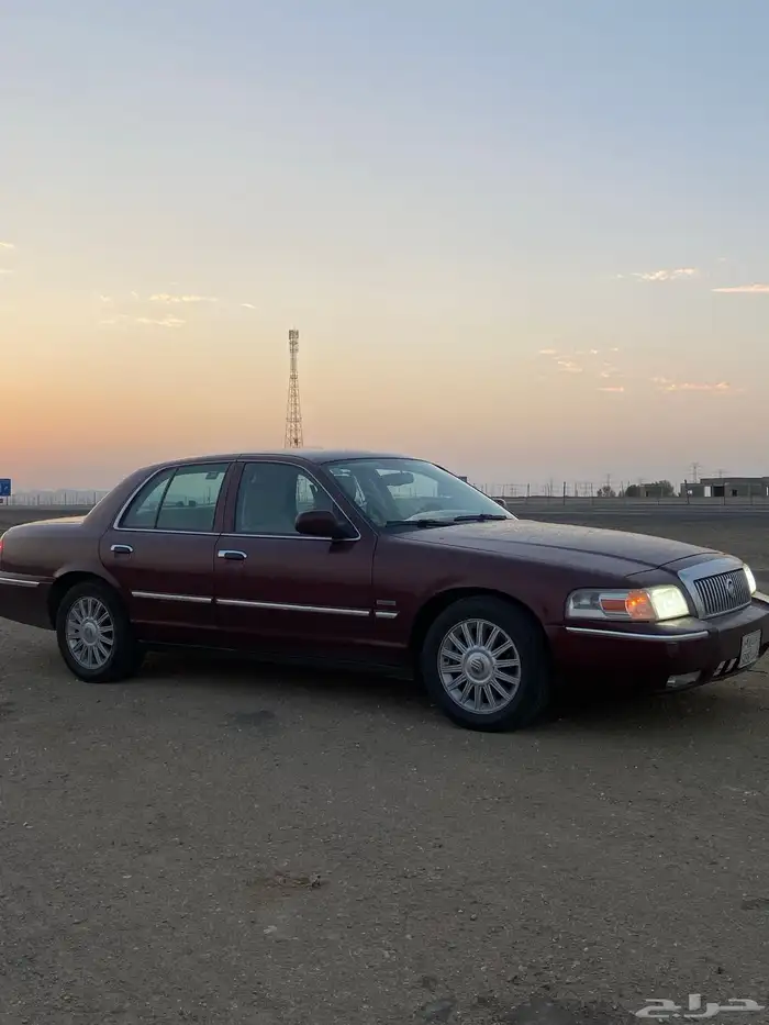 Grand Marquis 2009 40 kms in neat condition 3