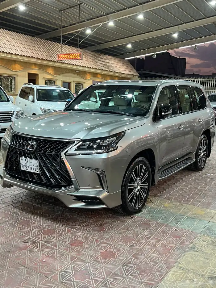 لكزس سبورت 2018 تيتانيوم داخلي اف وايت 1