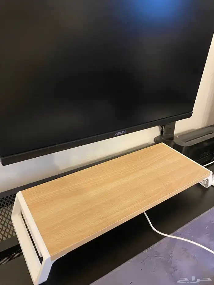 رف حامل شاشه مع شحن 4 منافذ USB 2
