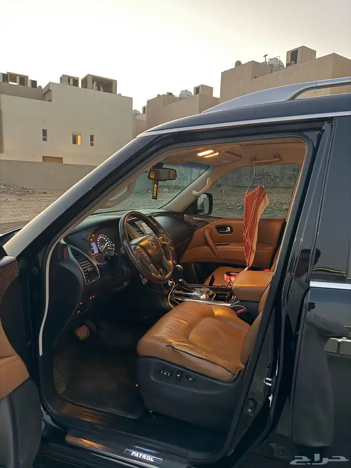 نيسان باترول بلاتينيوم 400 2014 اسود 6