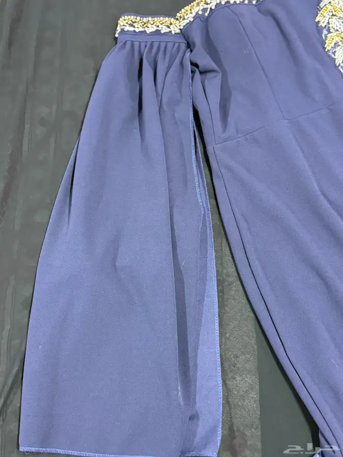 فستان على الجسم يجي و لونه كحلي 2