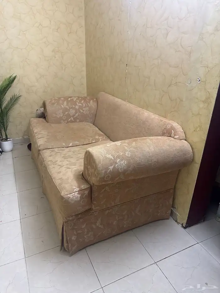 كنب للبيع مكون من اربع قطع 1