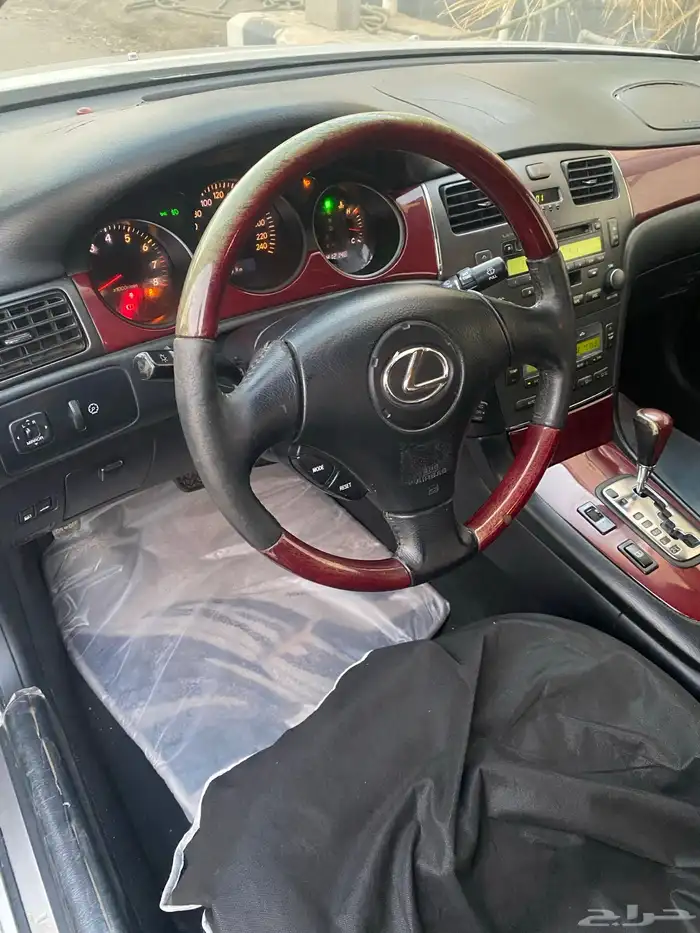لكزس اي اس 2004 نظيفة. 9