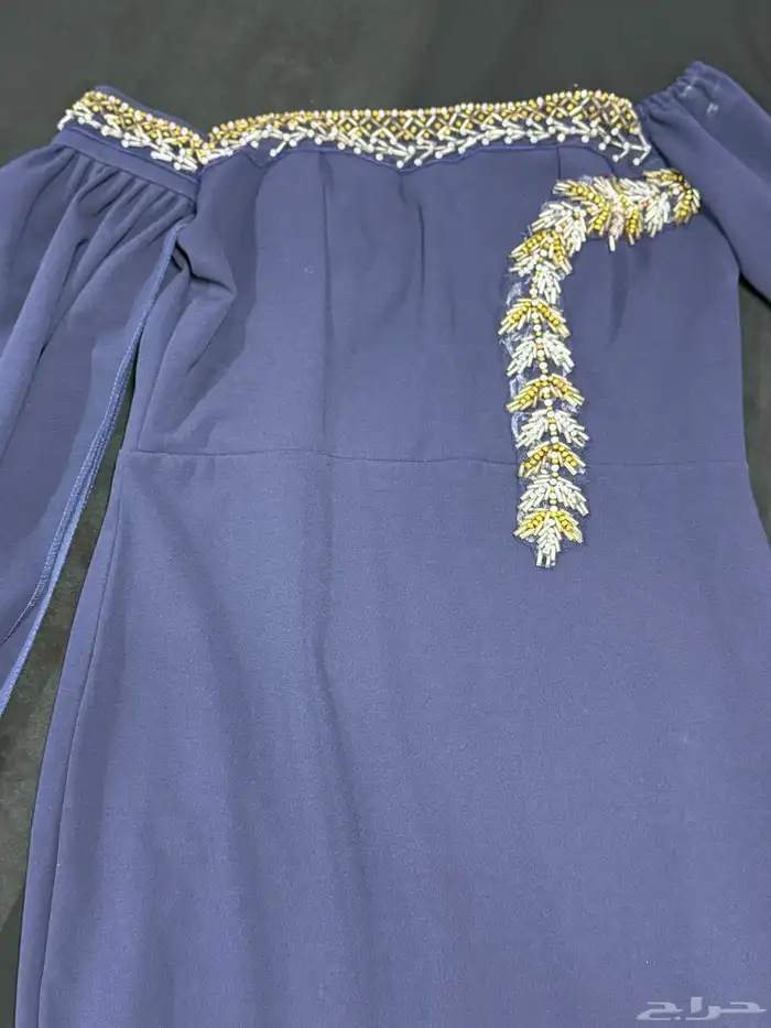 فستان على الجسم يجي و لونه كحلي 3