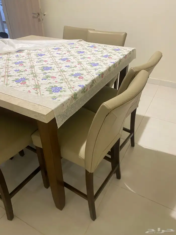 طاولة طعام ثمان كراسي للبيع 3