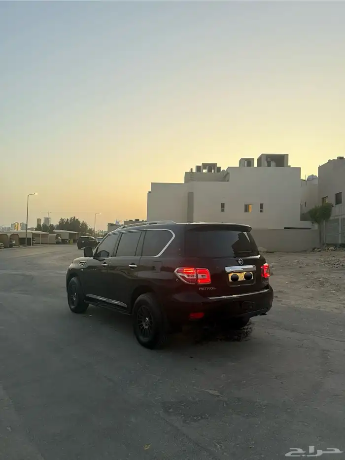نيسان باترول بلاتينيوم 400 2014 اسود 2