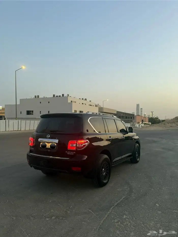 نيسان باترول بلاتينيوم 400 2014 اسود 3