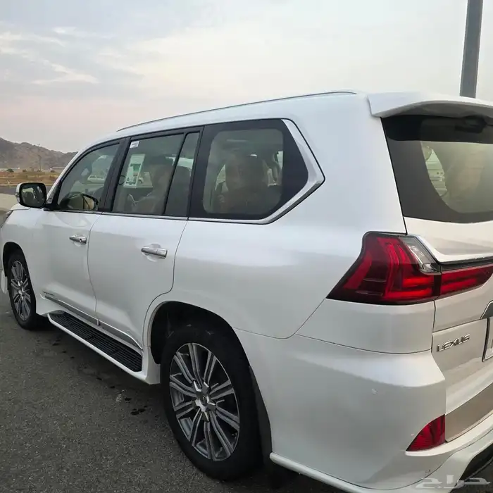 جيب لكزس LX570 موديل 2016 1