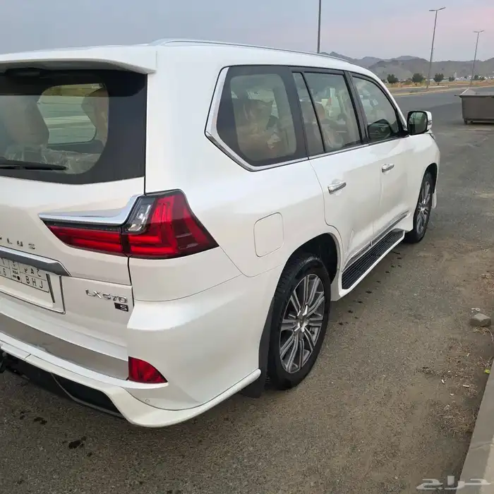 جيب لكزس LX570 موديل 2016 4