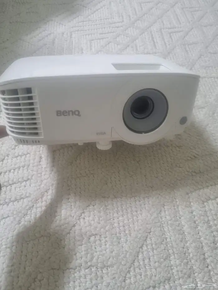 يروجكتر Benq استخدتم نظيف جدا ففط 137 ساعه تشغيل 1