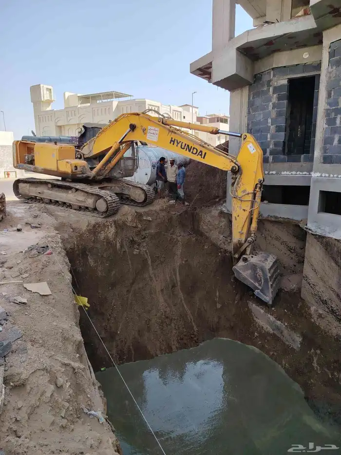 بوكلين للاجار حفر اراضي تكسير جبل ترحيل مخلفات داخل المدينه 0