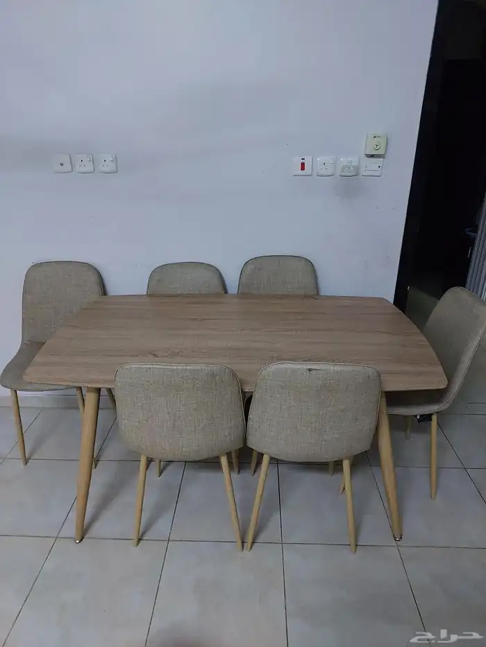 Big Dining Table with 3 Chairs (3 broken) 2