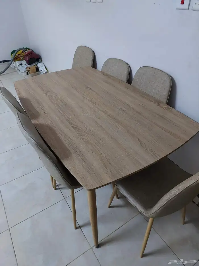 Big Dining Table with 3 Chairs (3 broken) 1
