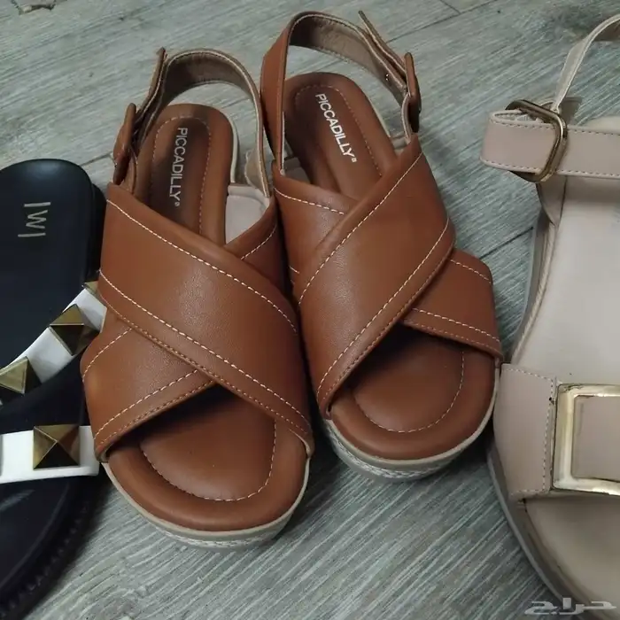 شوزات رياضيه. وصنادل نسائي 2