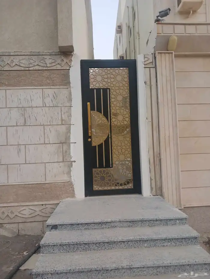 باب حديد ليزر 1