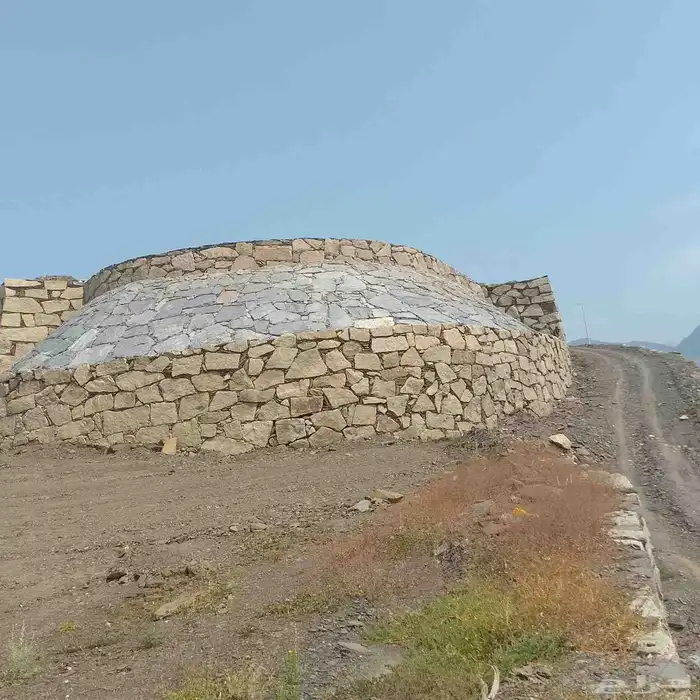 يوجد لدينا بكلين للأجار لقص الأراضي وبنيان الحجر 0