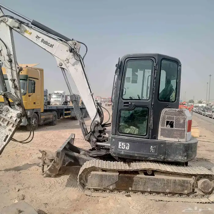 بكلين صغير للايجار يتميز بالشغل في الاماكن الضيقه 3
