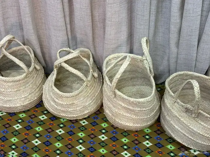 خزف صناعه يدويه بسعف النخل ويوجد كميات كبيرة. 29