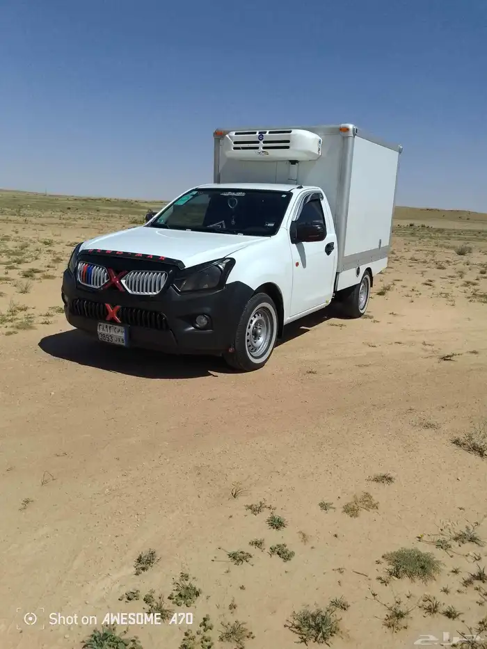 سياره تبريد وتجميد لجميع الخدمات الطبيه والمواد الغذائية وال 3