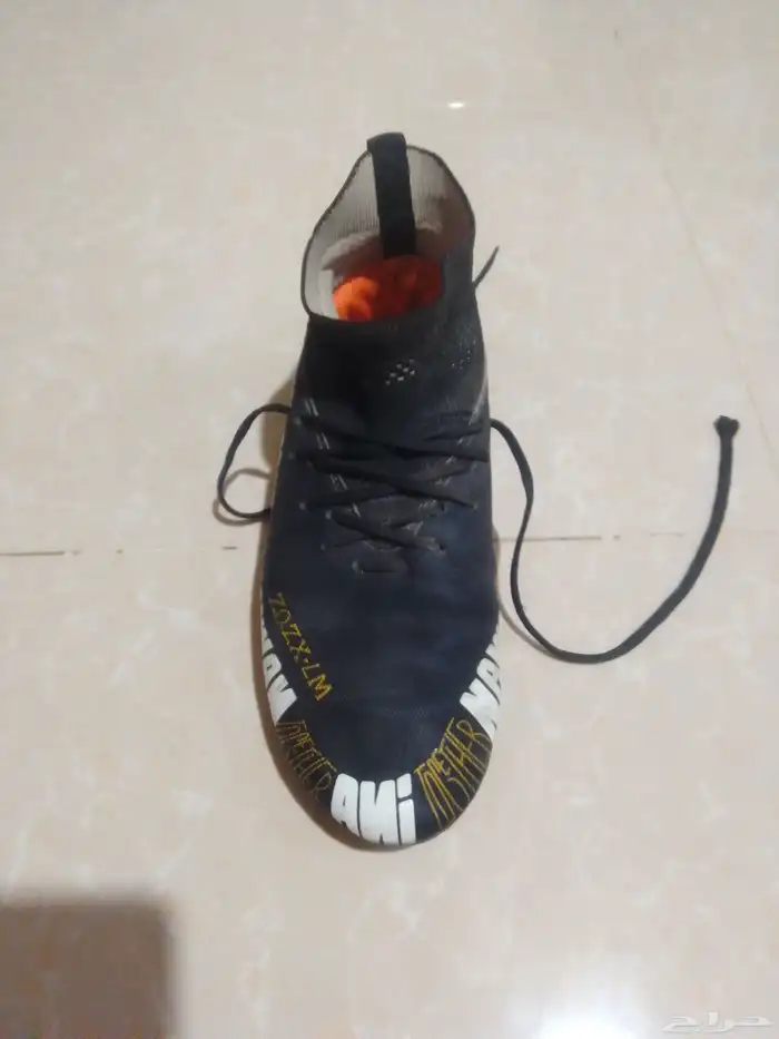 جزمة كرة قدم مقاس ( 38 ) 1