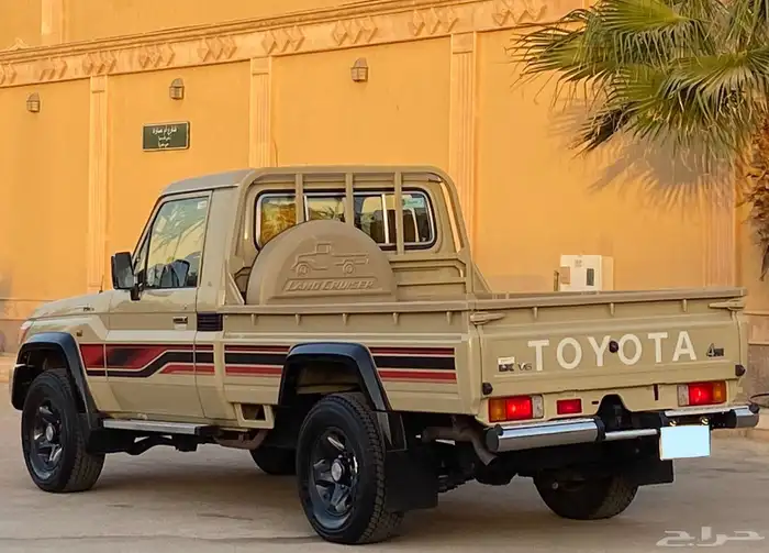 تويوتا شاص LX بريمي 2023 10