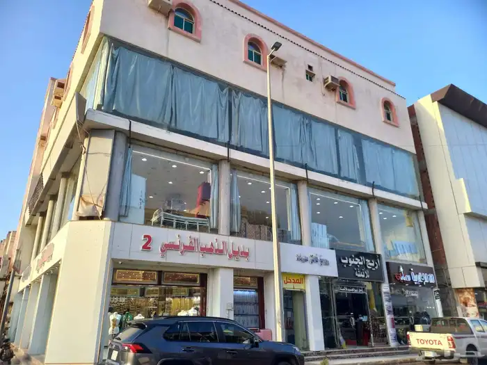 محل با القنفذة سوق الهنيدي بركن ثلاث دورعلى شارعين تجاريين ن 3