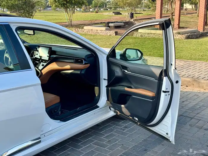 تويوتا كامري 2023 اصدار 40عام خاص 8