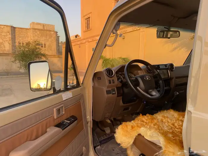 تويوتا شاص LX بريمي 2023 15