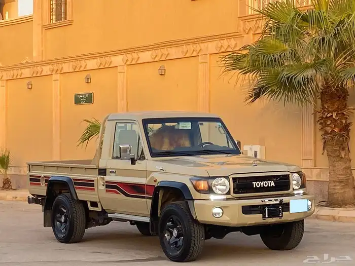 تويوتا شاص LX بريمي 2023 9