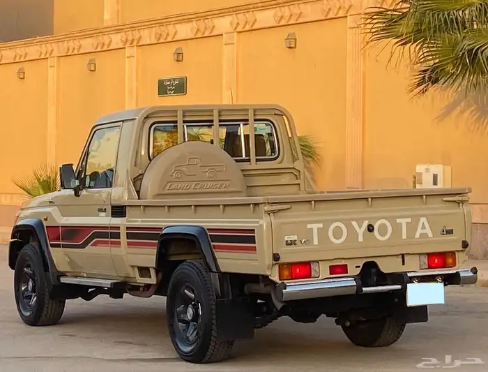تويوتا شاص LX بريمي 2023 5