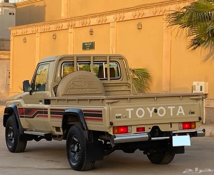 تويوتا شاص LX بريمي 2023 7