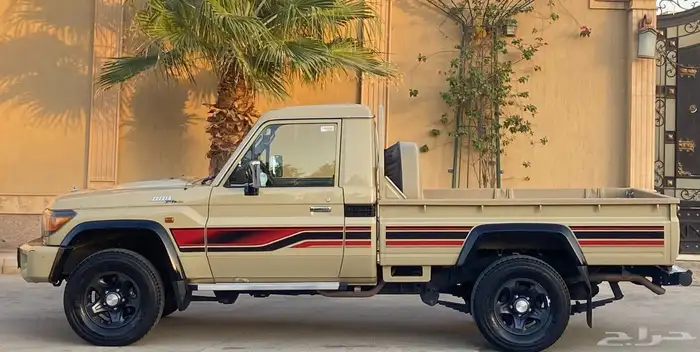 تويوتا شاص LX بريمي 2023 4