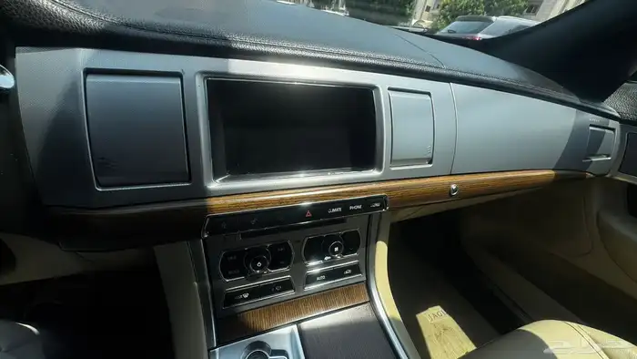 JAGUAR XF Full option 26