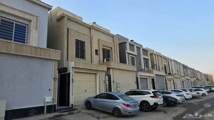 للبيع فلة بشقة حي الرمال 0
