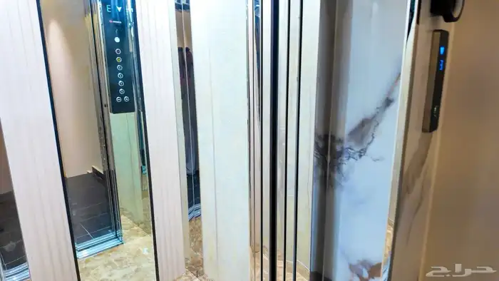 للبيع ادوار تمليك موقع مميز جوار المعارض 11