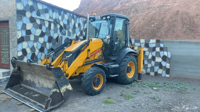للإيجار حفار جي سي بي JCB يومي وشهري 0