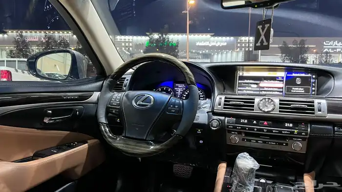 لكزس LS460L موديل 2016 15