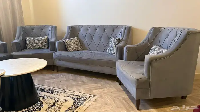 كنب و فرشة و طاولة 0