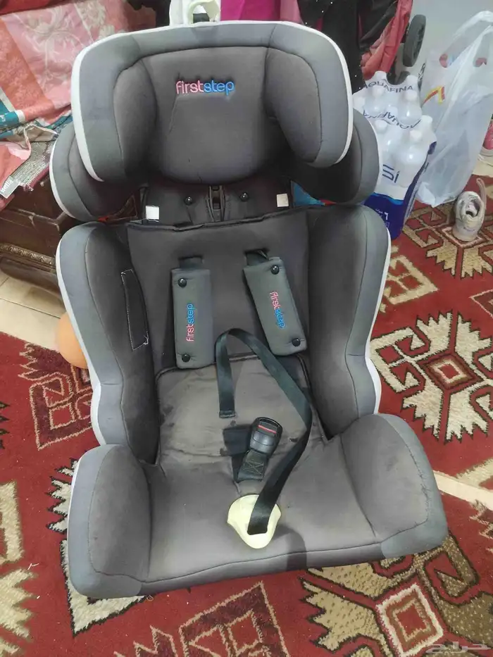 2كرسي أطفال داخل السيارة بحاله جيده 1