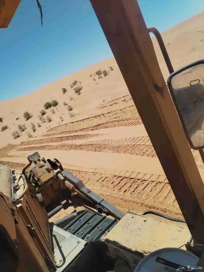 سوق بلدوزر خبره عشره سنه متوجد في الرياض 0
