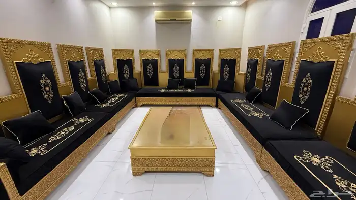 كنب مجلس نظيف وطاوله طعام 8كراسي 0