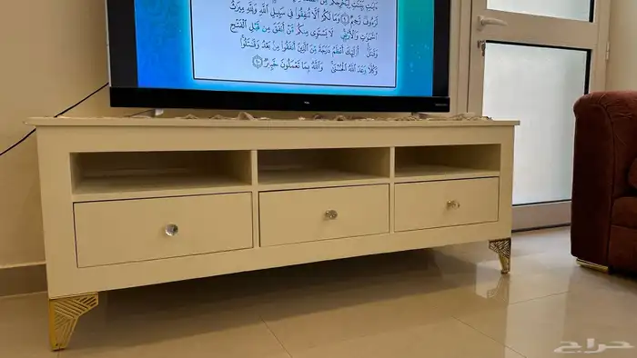 كنب و طاولات مع شاشة للبيع 4