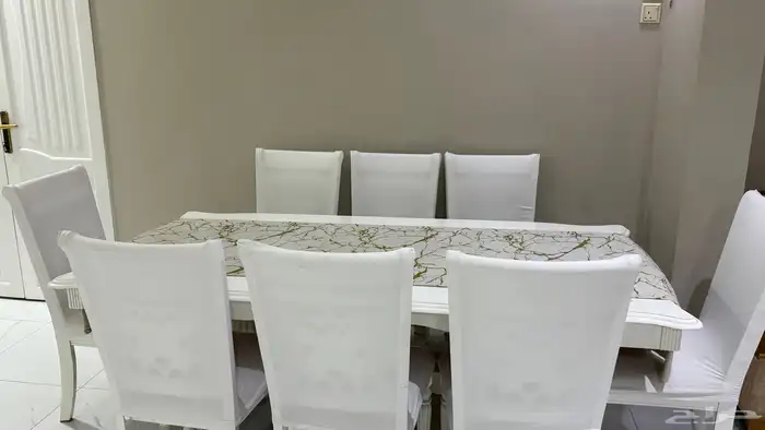كنب مجلس نظيف وطاوله طعام 8كراسي 3