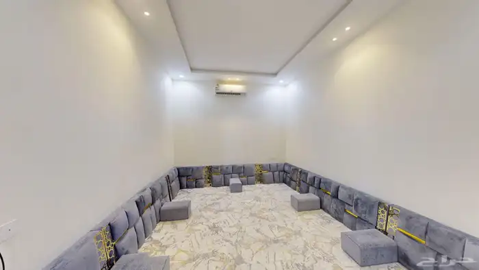 فيلا مؤثثة فاخره للاجار حي عكاظ الرياض قريبة من قاعدة الجوية 5