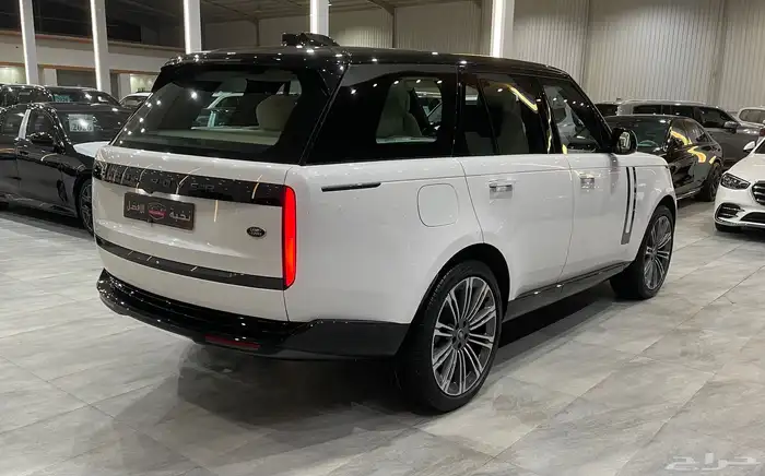 رنج روفر HSE V6 فل اوبشن 2023 4