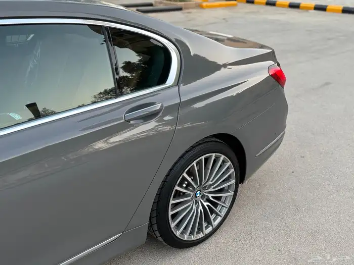 بي ام 740 8