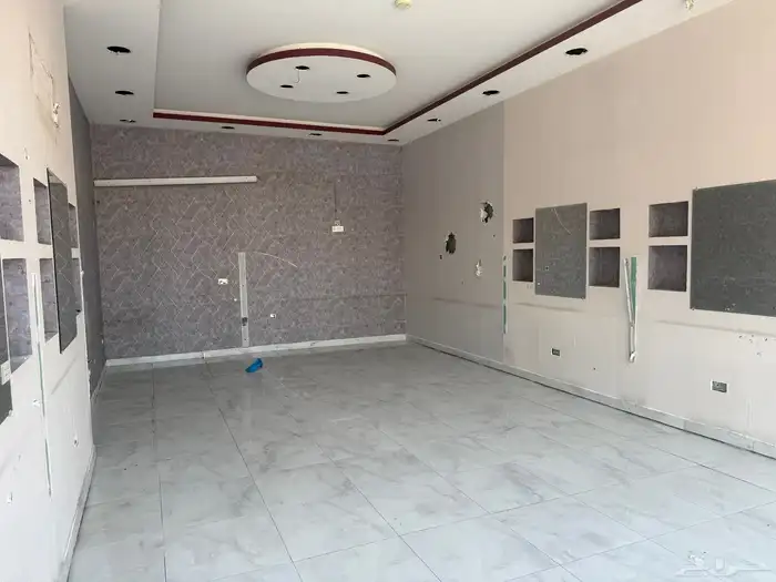 محل تجاري مميز للإيجار 2