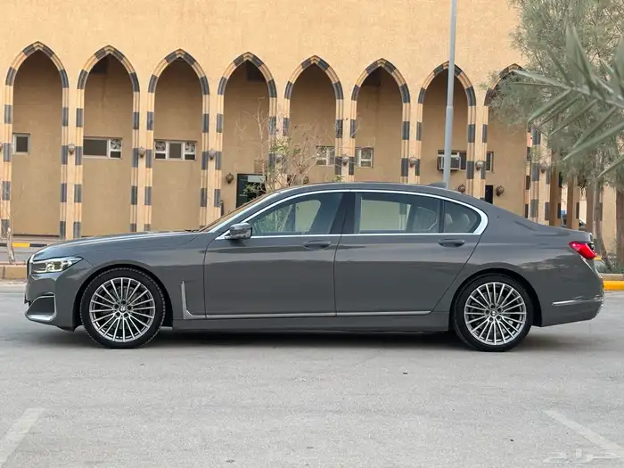 بي ام 740 5